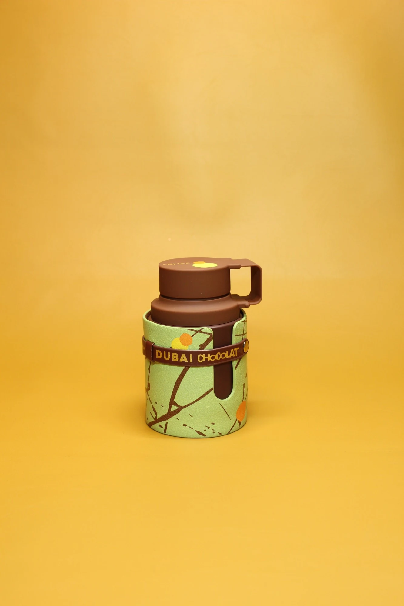 Odyssey Dubai Chocolat Armaf frasco solo blanco Mountain Edition
