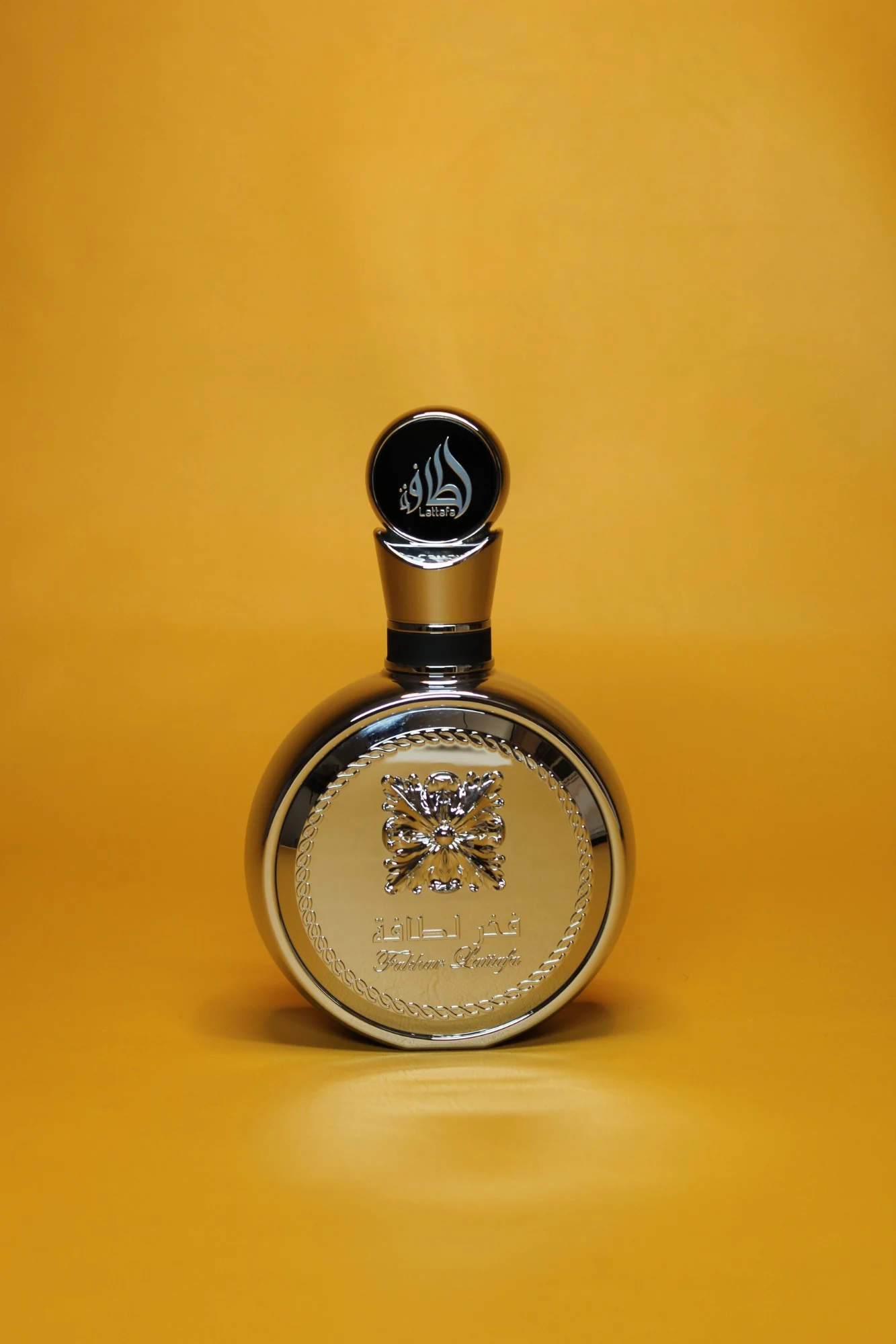 Fakhar Lattafa de Lattafa, frasco cromado de 100 ml